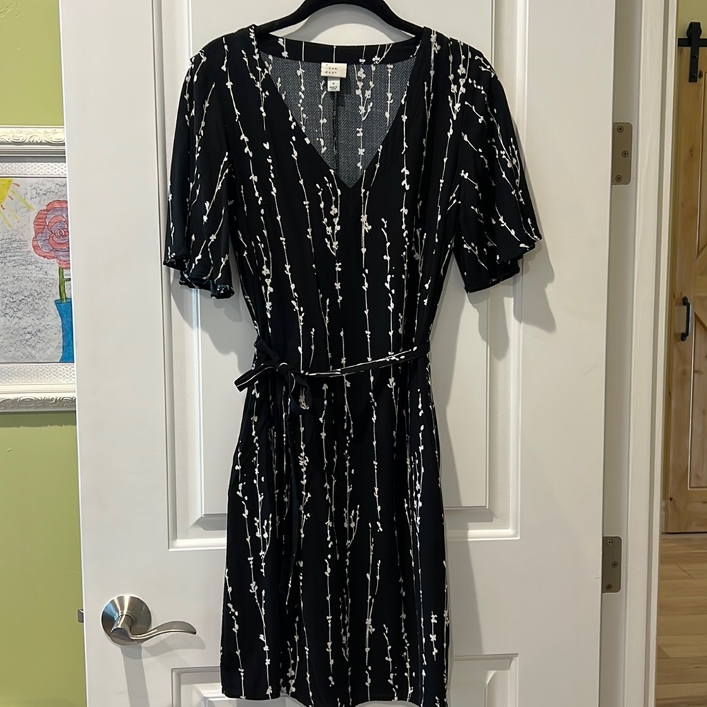 A new day black and white short sleeve mini dress